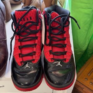Nike Jordan Max Aura Kids Red and Black University Sneakers.